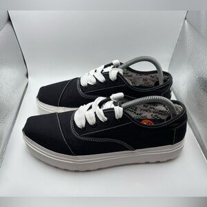 Toms Cordones Lugs black platform sneakers size 9.5